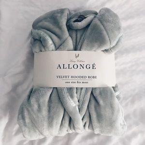 Allongé luxury velvet hooded bathrobe